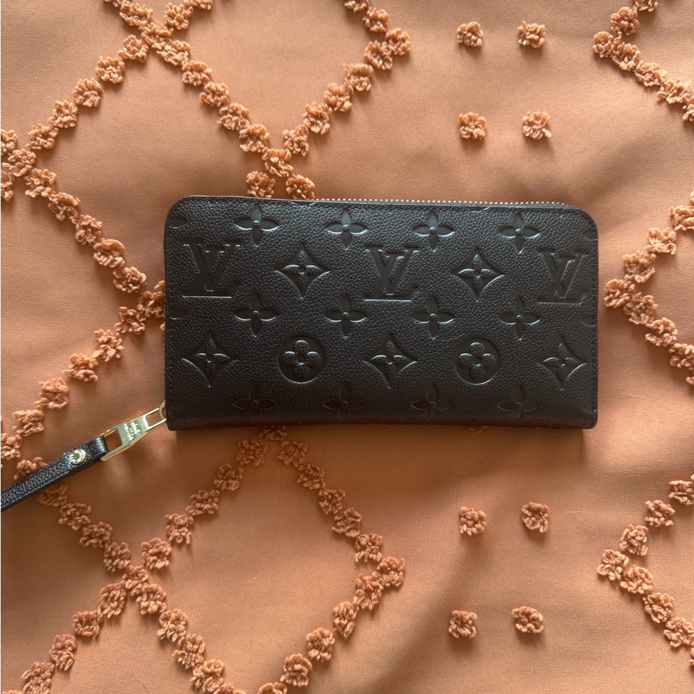 Louis Vuitton Black Zippy Wallet